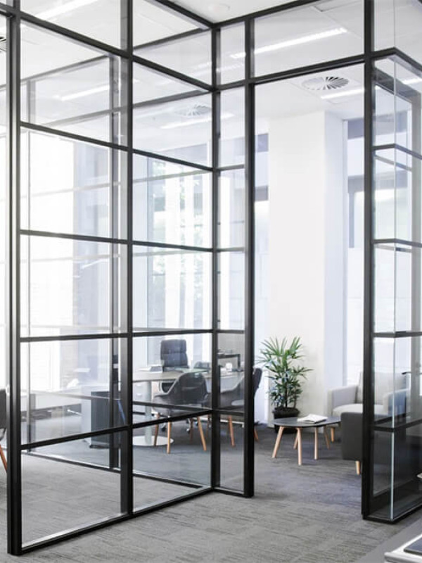 Стационарные перегородки с распашной дверью от 20000 руб. за кв.м.